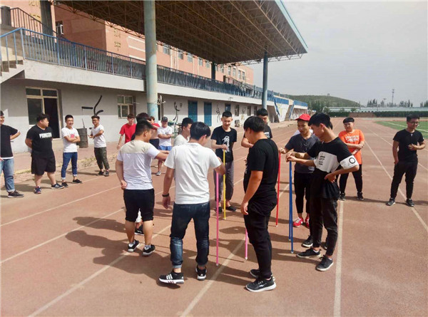 我院部分系部举办学生素质拓展活动