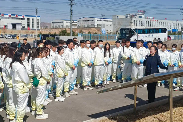 我院志愿者服务2023年河北张家口冰雪产业博览会
